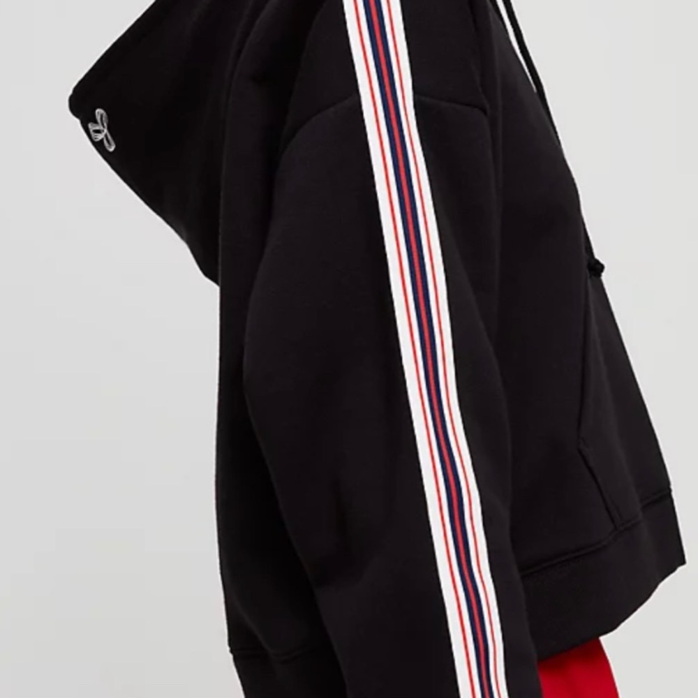 TNA Iconic Cropped Hoodie